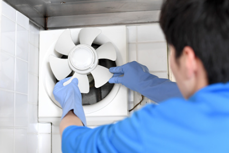 technician cleaning air ducts
